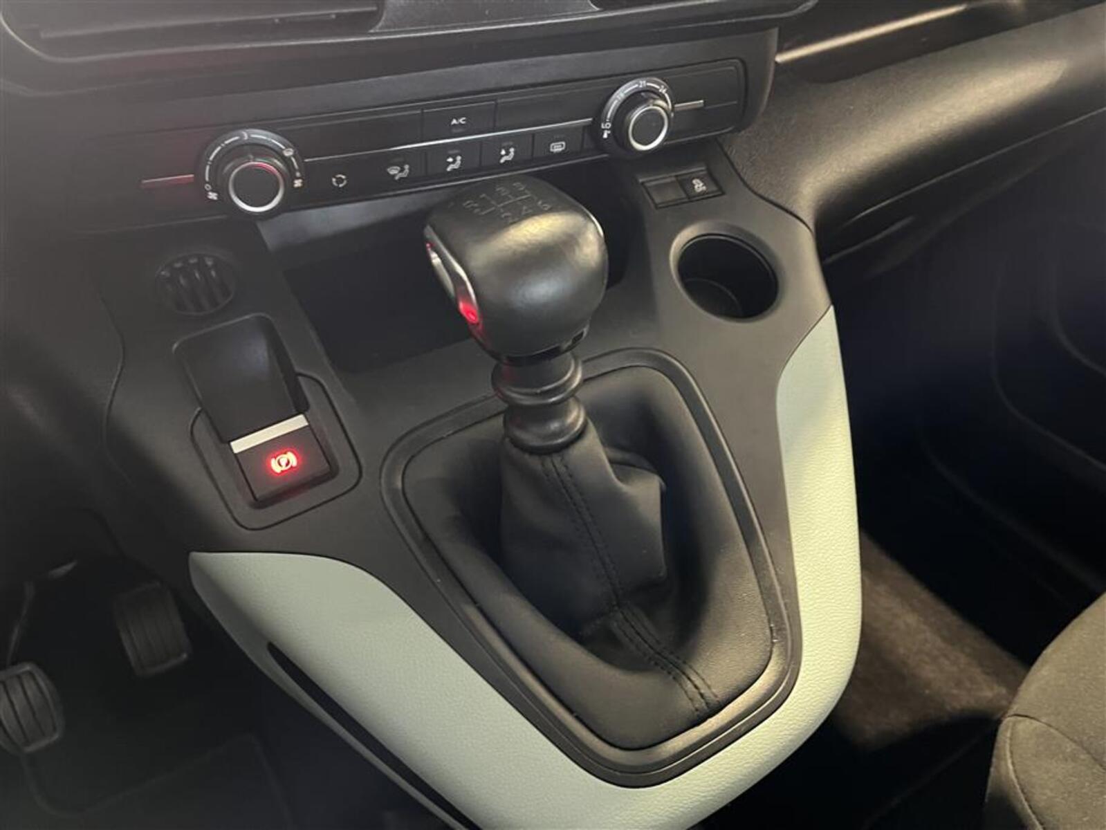 CITROEN BERLINGO PureTech 110 Feel M/ Jakohihna vaihdettu 12-24 ! / Merkkihuollettu / Lämpöpaketti /, vm. 2019, 121 tkm