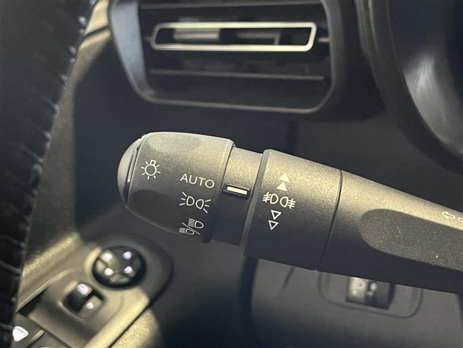 CITROEN BERLINGO PureTech 110 Feel M/ Jakohihna vaihdettu 12-24 ! / Merkkihuollettu / Lämpöpaketti /, vm. 2019, 121 tkm