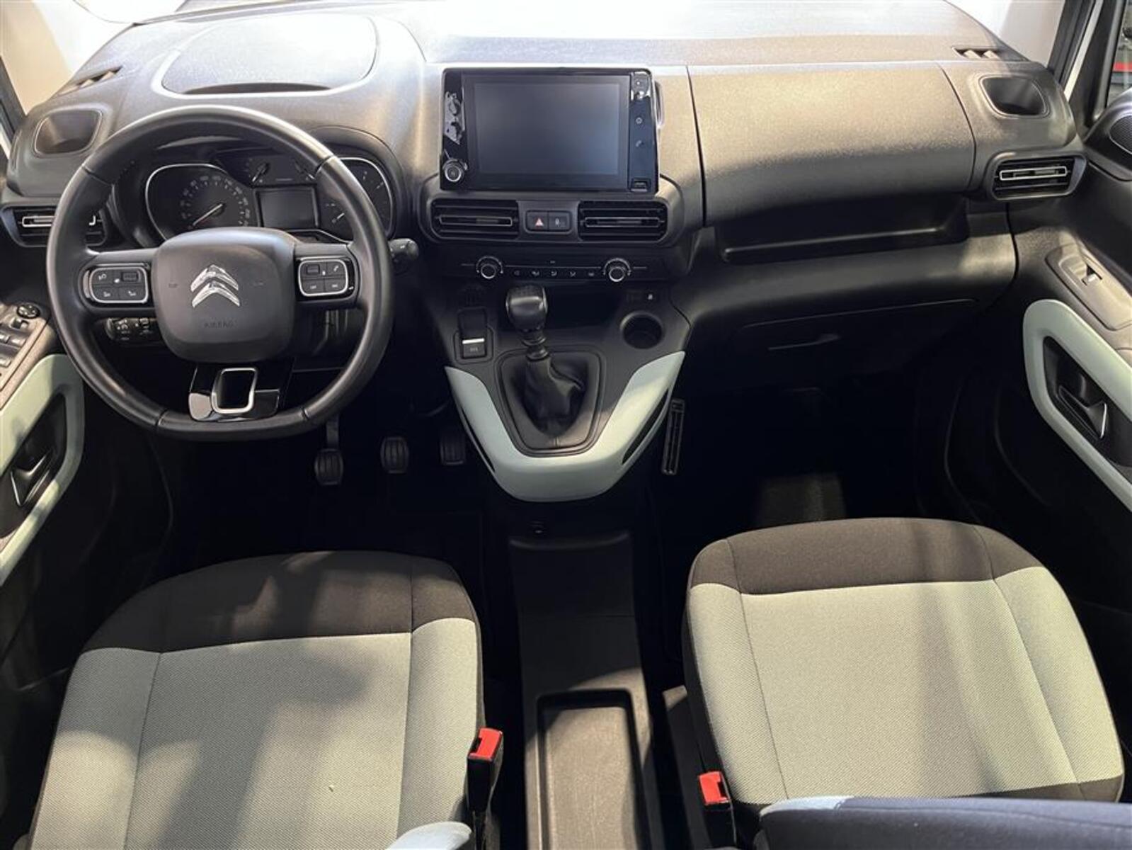 CITROEN BERLINGO PureTech 110 Feel M/ Jakohihna vaihdettu 12-24 ! / Merkkihuollettu / Lämpöpaketti /, vm. 2019, 121 tkm