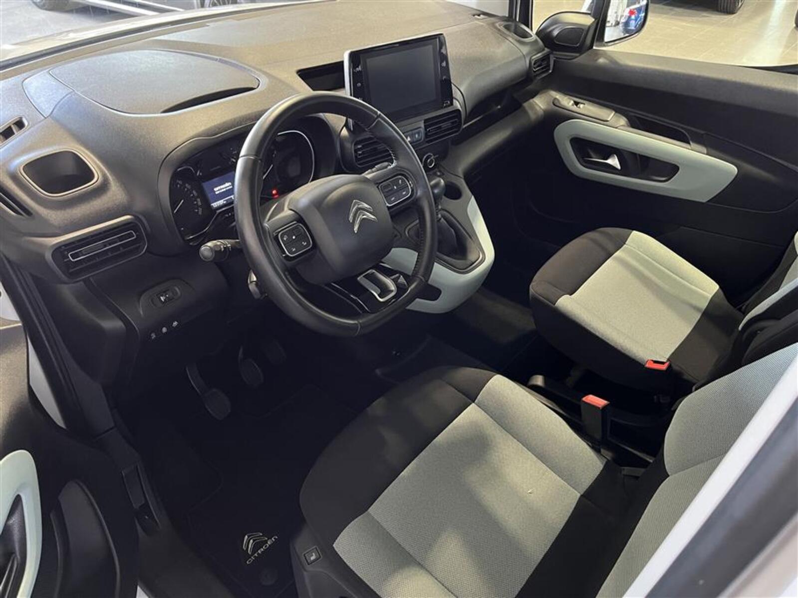 CITROEN BERLINGO PureTech 110 Feel M/ Jakohihna vaihdettu 12-24 ! / Merkkihuollettu / Lämpöpaketti /, vm. 2019, 121 tkm