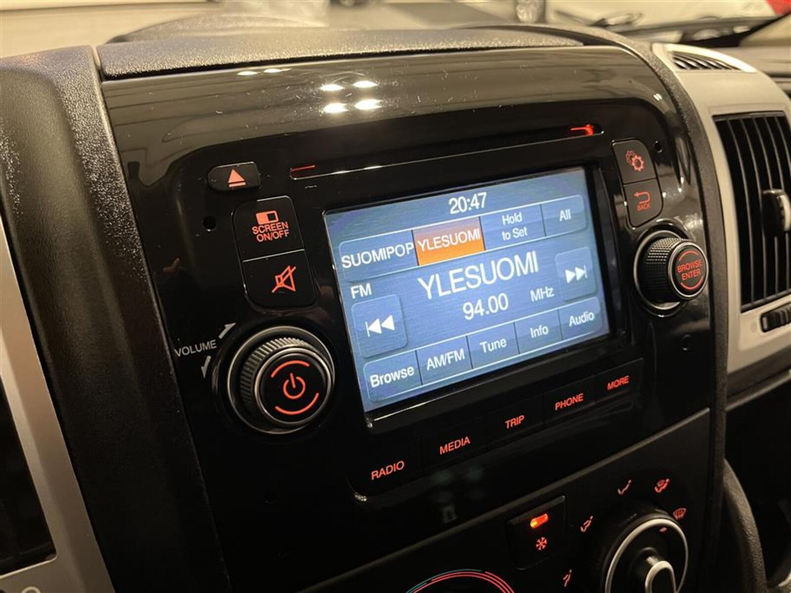 CITROEN JUMPER BlueHDi 130 35 L2H1/ 1.om / Merkkihuollettu / Vetokoukku / Metalliväri / Vanerointi / Webasto /, vm. 2019, 155 tkm