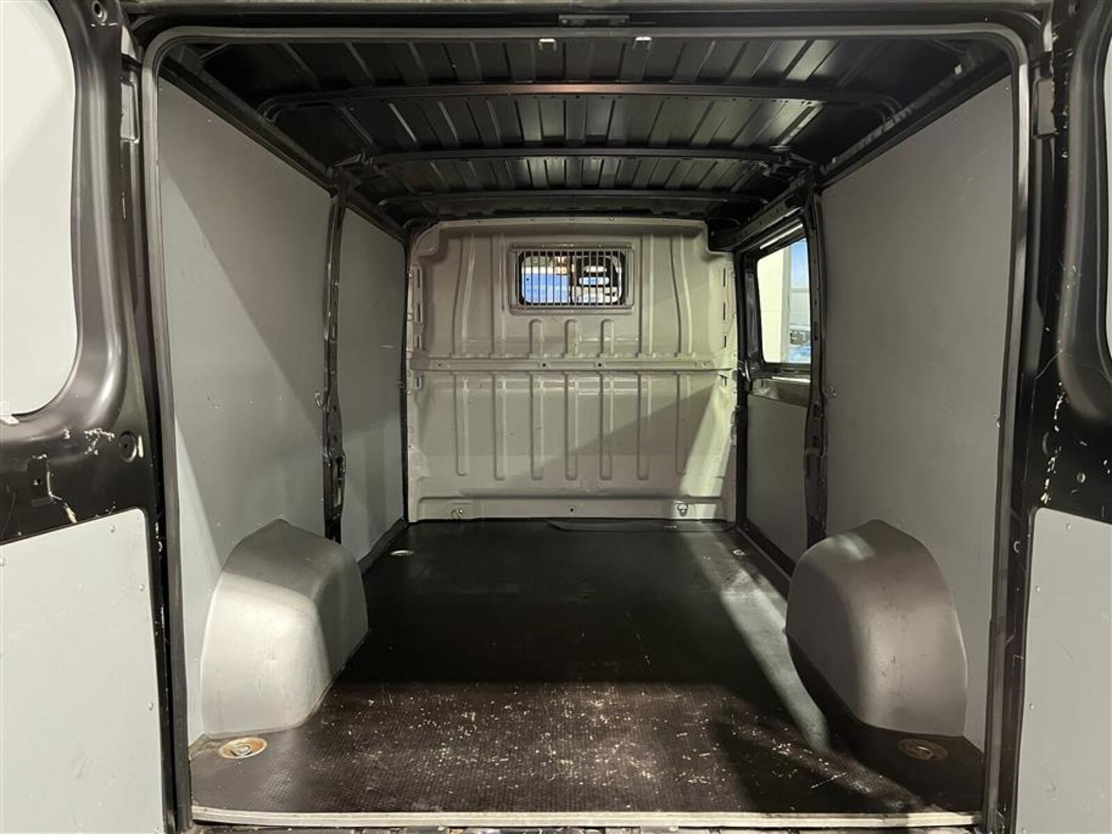 CITROEN JUMPER BlueHDi 130 35 L2H1/ 1.om / Merkkihuollettu / Vetokoukku / Metalliväri / Vanerointi / Webasto /, vm. 2019, 155 tkm