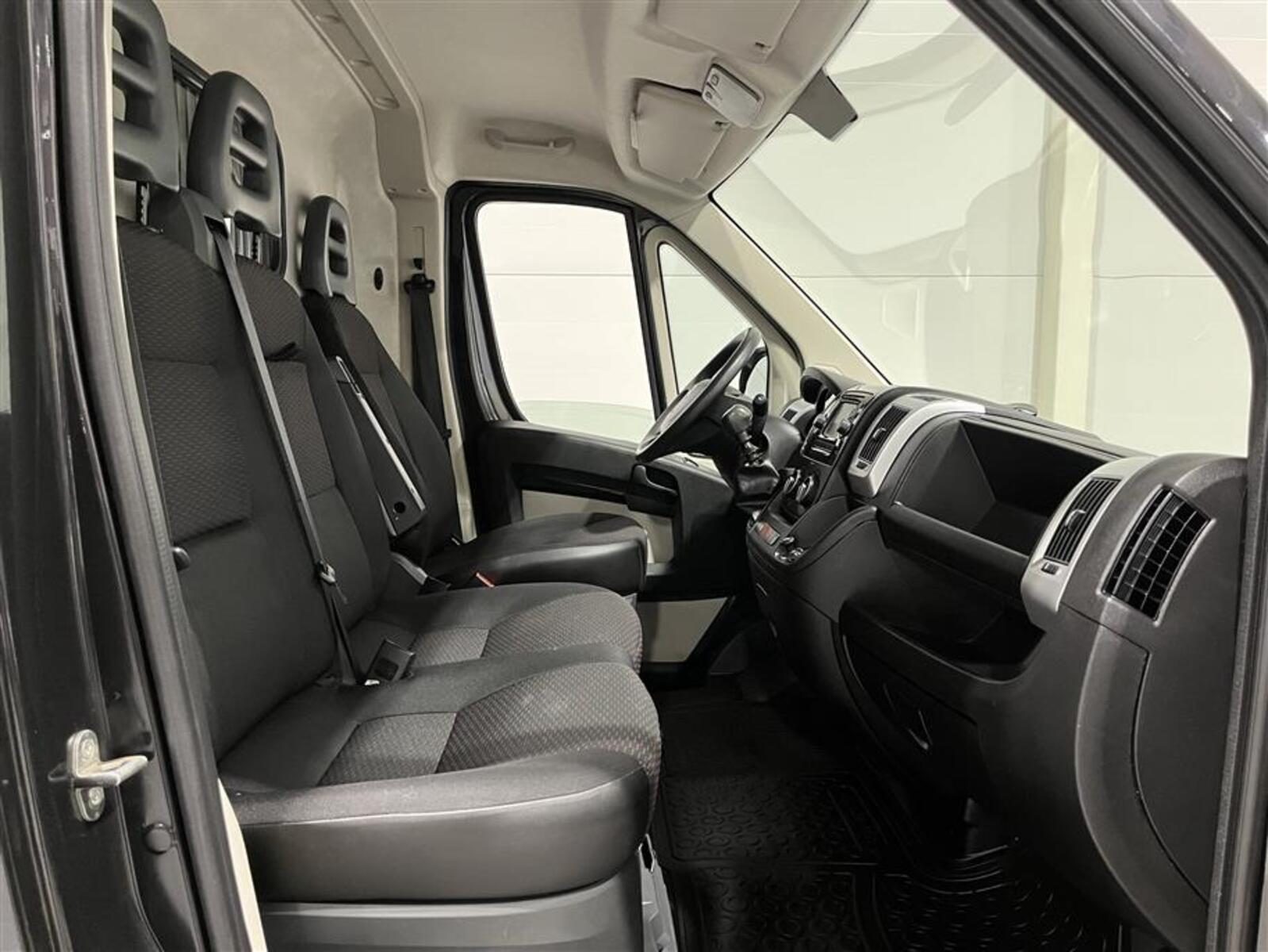 CITROEN JUMPER BlueHDi 130 35 L2H1/ 1.om / Merkkihuollettu / Vetokoukku / Metalliväri / Vanerointi / Webasto /, vm. 2019, 155 tkm