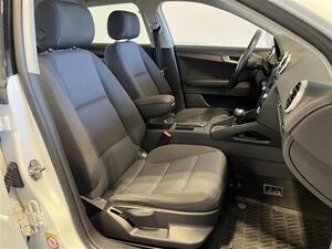 AUDI A3 Sportback Attraction 1,4 TFSI 92 kW S tronic S line Business / Lmppaketti / Vetokoukku / Xenon /, vm. 2011, 142 tkm (11 / 20)