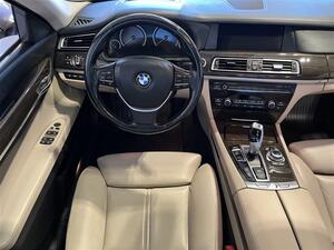BMW 730 TwinPower Turbo A F01 Sedan / Imuovet / Navi / Peruutuskamera / Kattoluukku / Vaalea nahkaverhoilu /, vm. 2011, 245 tkm (19 / 34)