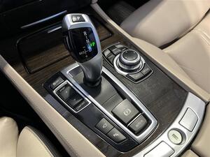 BMW 730 TwinPower Turbo A F01 Sedan / Imuovet / Navi / Peruutuskamera / Kattoluukku / Vaalea nahkaverhoilu /, vm. 2011, 245 tkm (22 / 34)