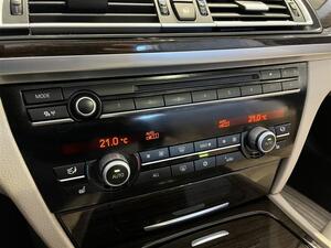 BMW 730 TwinPower Turbo A F01 Sedan / Imuovet / Navi / Peruutuskamera / Kattoluukku / Vaalea nahkaverhoilu /, vm. 2011, 245 tkm (23 / 34)