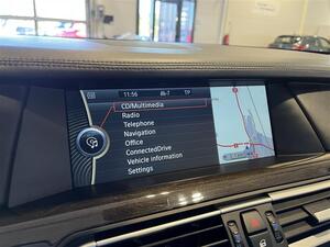 BMW 730 TwinPower Turbo A F01 Sedan / Imuovet / Navi / Peruutuskamera / Kattoluukku / Vaalea nahkaverhoilu /, vm. 2011, 245 tkm (24 / 34)