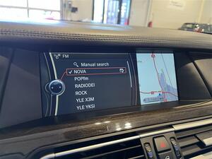 BMW 730 TwinPower Turbo A F01 Sedan / Imuovet / Navi / Peruutuskamera / Kattoluukku / Vaalea nahkaverhoilu /, vm. 2011, 245 tkm (27 / 34)
