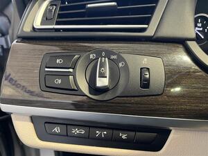 BMW 730 TwinPower Turbo A F01 Sedan / Imuovet / Navi / Peruutuskamera / Kattoluukku / Vaalea nahkaverhoilu /, vm. 2011, 245 tkm (30 / 34)