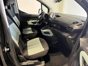 CITROEN BERLINGO PureTech 110 Shine XL / Lmppaketti / Navi / HUD / Aut. ilmastointi / 2 x renkaat aluvanteilla  /, vm. 2019, 26 tkm (10 / 24)