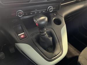 CITROEN BERLINGO PureTech 110 Feel M/ Jakohihna vaihdettu 12-24 ! / Merkkihuollettu / Lmppaketti /, vm. 2019, 121 tkm (17 / 24)
