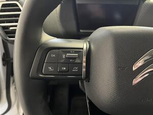 Citroen C4 Full Electric 156 Shine 54 kWh Aut. / Huom !! Isompi akku 54 kWh/ Suomi -auto / HUD / Navi /, vm. 2023, 21 tkm (15 / 27)
