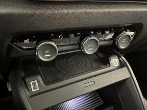 Citroen C4 Full Electric 156 Shine 54 kWh Aut. / Huom !! Isompi akku 54 kWh/ Suomi -auto / HUD / Navi /, vm. 2023, 21 tkm (18 / 27)