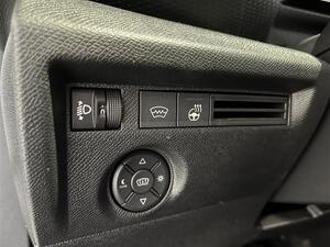 Citroen C4 Full Electric 156 Shine 54 kWh Aut. / Huom !! Isompi akku 54 kWh/ Suomi -auto / HUD / Navi /, vm. 2023, 21 tkm (27 / 27)