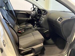 CITROEN C4 PureTech 130 Premium / 1-omisteinen / Merkkihuollettu / Moottori + sistilanlmmitin / Tutkat /, vm. 2015, 48 tkm (11 / 23)