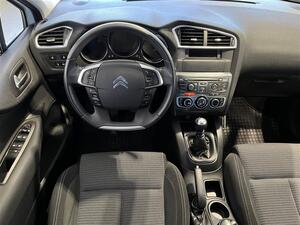CITROEN C4 PureTech 130 Premium / 1-omisteinen / Merkkihuollettu / Moottori + sistilanlmmitin / Tutkat /, vm. 2015, 48 tkm (14 / 23)