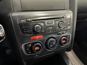 CITROEN C4 PureTech 130 Premium / 1-omisteinen / Merkkihuollettu / Moottori + sistilanlmmitin / Tutkat /, vm. 2015, 48 tkm (18 / 23)