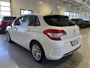 CITROEN C4 PureTech 130 Premium / 1-omisteinen / Merkkihuollettu / Moottori + sistilanlmmitin / Tutkat /, vm. 2015, 48 tkm (6 / 23)