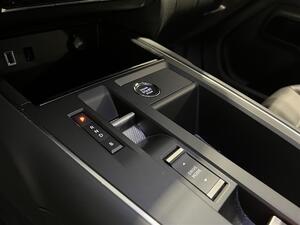Citroen C5 Aircross Plug-in Hybrid 225 Shine Business -EAT8 AT/ 1. om/  Suomi-auto / Merkkihuollettu / 2 x renkaat alut, vm. 2023, 21 tkm (19 / 30)
