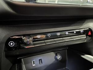 Citroen C5 Aircross Plug-in Hybrid 225 Shine Business -EAT8 AT/ 1. om/  Suomi-auto / Merkkihuollettu / 2 x renkaat alut, vm. 2023, 21 tkm (20 / 30)