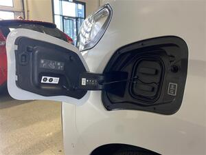 Citroen e-Jumpy 75 kWh 136 XL / Pack Xenon/ Pack Style/ Per.kamera/ Aut.ilmast./  Kos.nytt/  Vertaa  varusteet !!!, vm. 2023, 16 tkm (20 / 20)