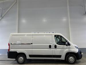 CITROEN JUMPER BlueHDi 120 33 L2H1 / Vetokoukku/ Hyvin varusteltu ! (Pack City & Pack Visibility) /, vm. 2023, 24 tkm (2 / 24)