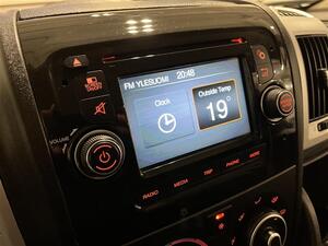 CITROEN JUMPER BlueHDi 130 35 L2H1/ 1.om / Merkkihuollettu / Met.vri / Vanerointi / Webasto /, vm. 2019, 155 tkm (14 / 18)
