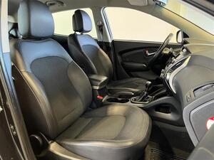HYUNDAI ix35 1,7 CRDi 6MT ISG Comfort / Vetokoukku / Moottorilmmitin + sispistoke / Huippu hyv huoltokirja /, vm. 2011, 230 tkm (11 / 20)