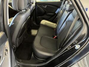 HYUNDAI ix35 1,7 CRDi 6MT ISG Comfort / Vetokoukku / Moottorilmmitin + sispistoke / Huippu hyv huoltokirja /, vm. 2011, 230 tkm (12 / 20)