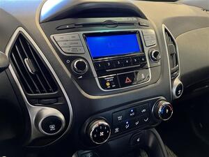 HYUNDAI ix35 1,7 CRDi 6MT ISG Comfort / Vetokoukku / Moottorilmmitin + sispistoke / Huippu hyv huoltokirja /, vm. 2011, 230 tkm (17 / 20)