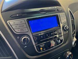 HYUNDAI ix35 1,7 CRDi 6MT ISG Comfort / Vetokoukku / Moottorilmmitin + sispistoke / Huippu hyv huoltokirja /, vm. 2011, 230 tkm (18 / 20)