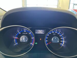 HYUNDAI ix35 1,7 CRDi 6MT ISG Comfort / Vetokoukku / Moottorilmmitin + sispistoke / Huippu hyv huoltokirja /, vm. 2011, 230 tkm (19 / 20)