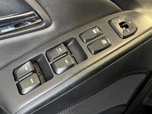 HYUNDAI ix35 1,7 CRDi 6MT ISG Comfort / Vetokoukku / Moottorilmmitin + sispistoke / Huippu hyv huoltokirja /, vm. 2011, 230 tkm (20 / 20)
