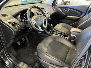 HYUNDAI ix35 1,7 CRDi 6MT ISG Comfort / Vetokoukku / Moottorilmmitin + sispistoke / Huippu hyv huoltokirja /, vm. 2011, 230 tkm (9 / 20)