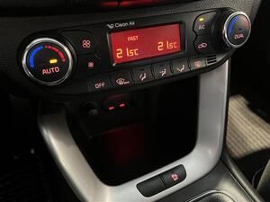 Kia Ceed 1,6 CRDi ISG EX SW EcoDynamics / Peruutuskamera / Moottorilmmitin + sispistoke / Vetokoukku /, vm. 2015, 190 tkm (18 / 25)