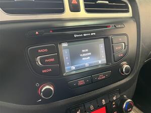 Kia Ceed 1,6 CRDi ISG EX SW EcoDynamics / Peruutuskamera / Moottorilmmitin + sispistoke / Vetokoukku /, vm. 2015, 190 tkm (19 / 25)