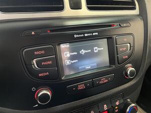 Kia Ceed 1,6 CRDi ISG EX SW EcoDynamics / Peruutuskamera / Moottorilmmitin + sispistoke / Vetokoukku /, vm. 2015, 190 tkm (21 / 25)