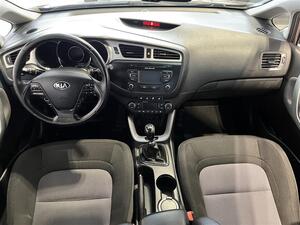 Kia Ceed 1,6 CRDi ISG EX SW EcoDynamics / Peruutuskamera / Moottorilmmitin + sispistoke / Vetokoukku /, vm. 2015, 190 tkm (8 / 25)
