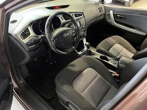 Kia Ceed 1,6 CRDi ISG EX SW EcoDynamics / Peruutuskamera / Moottorilmmitin + sispistoke / Vetokoukku /, vm. 2015, 190 tkm (9 / 25)