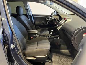 Kia Ceed 1,6 ISG Active SW EcoDynamics / Katsastettu 16.5.2025! / Aut. ilmastointi / Lmppaketti /, vm. 2012, 144 tkm (10 / 24)
