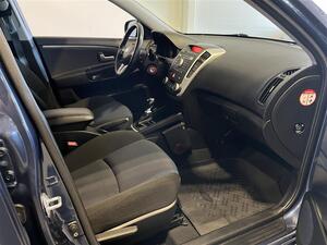 Kia Ceed 1,6 ISG Active SW EcoDynamics / Katsastettu 16.5.2025! / Aut. ilmastointi / Lmppaketti /, vm. 2012, 144 tkm (11 / 24)