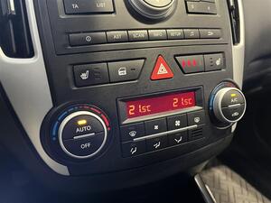 Kia Ceed 1,6 ISG Active SW EcoDynamics / Katsastettu 16.5.2025! / Aut. ilmastointi / Lmppaketti /, vm. 2012, 144 tkm (19 / 24)