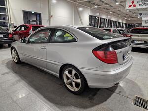 Mercedes-Benz C 180 Kompressor Sportcoupe  A / Suomi-auto / Vhn ajettu /, vm. 2004, 129 tkm (4 / 17)