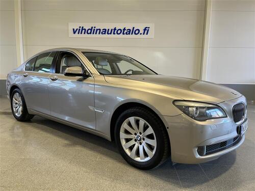 BMW 730 TwinPower Turbo A F01 Sedan / Imuovet / Navi / Peruutuskamera / Kattoluukku / Vaalea nahkaverhoilu /, vm. 2011, 245 tkm (1 / 34)